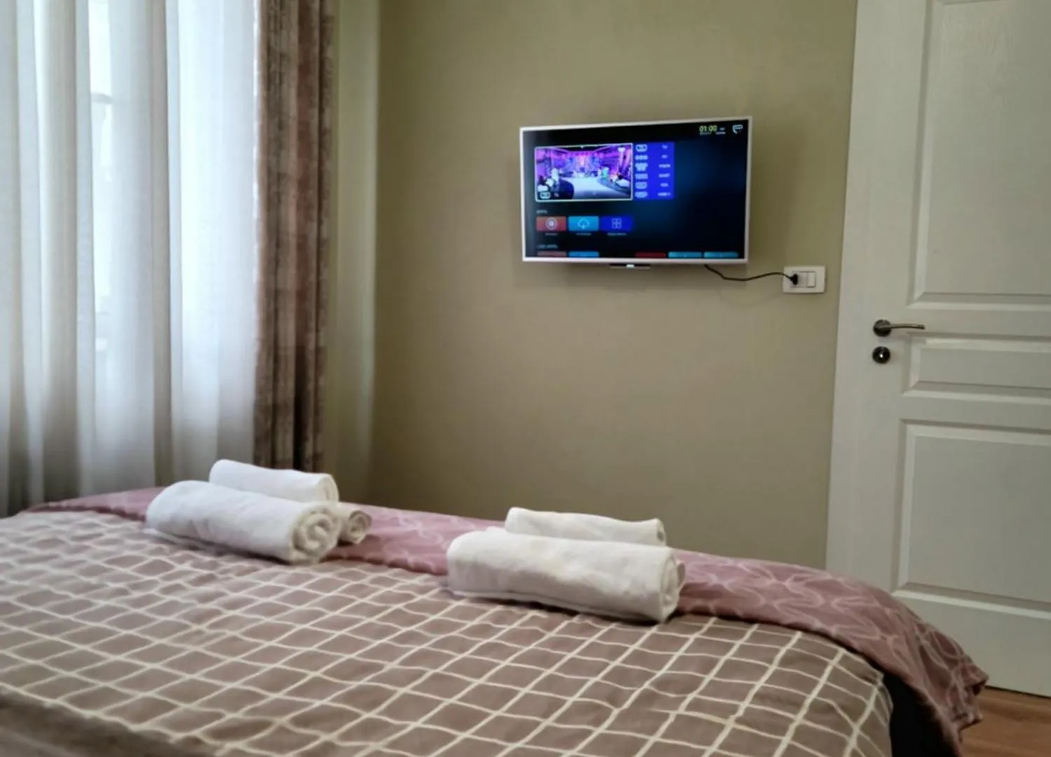 Helianthus, By Bloom Apartments In Central تيرانا